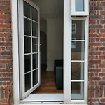Large Double Bedroom In Bow E3